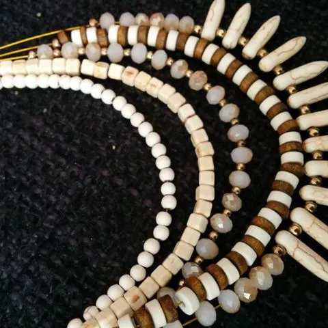 White And Gold Necklace photo 1