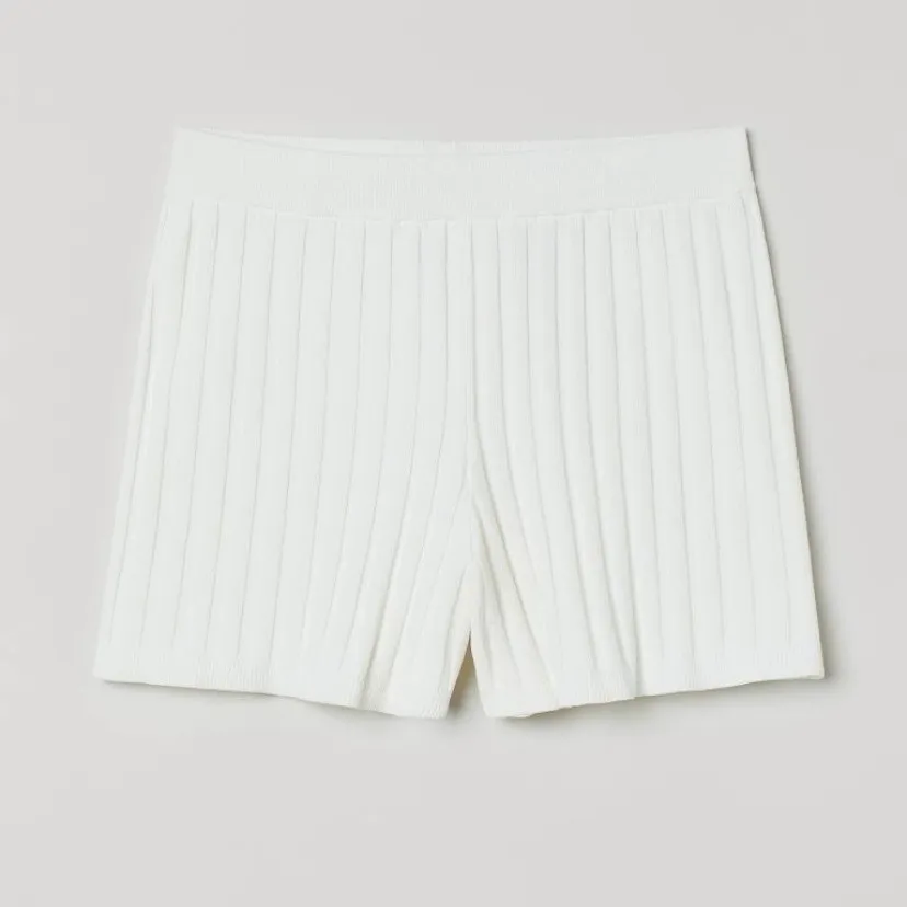 White Shorts (medium) photo 3