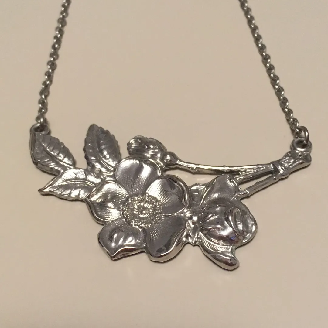 Silver Floral Necklace photo 3