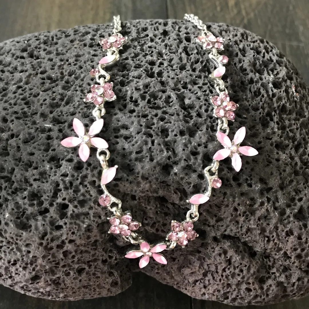 Pink Flowers Necklace photo 1