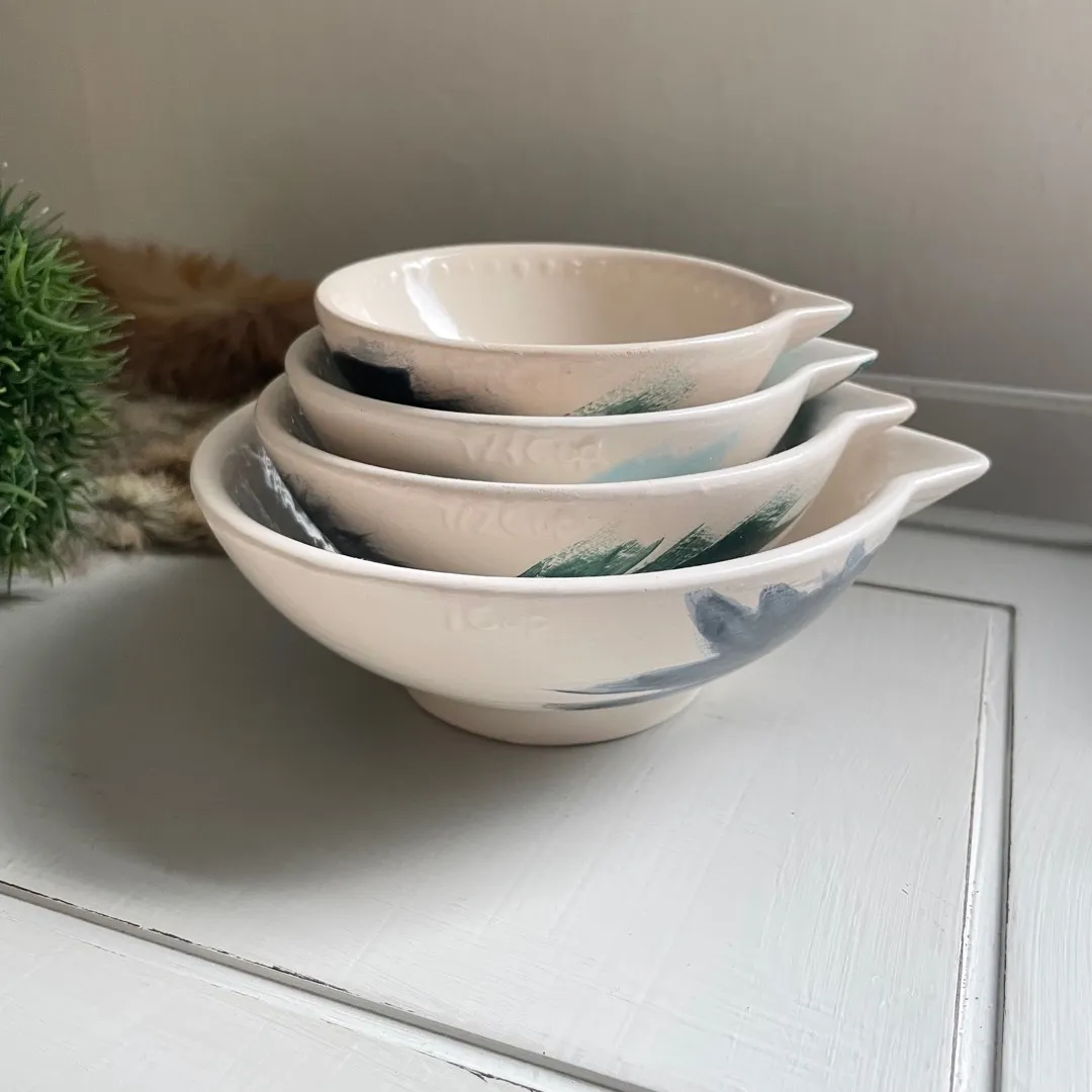 Hand painted Anthropologie-style set of measuring cups photo 4