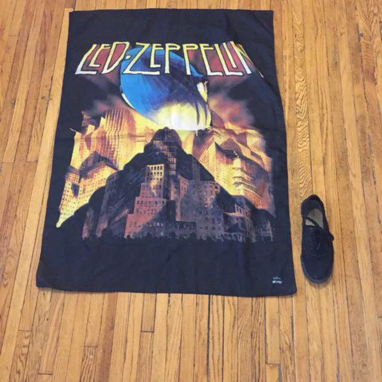 Led Zeppelin flag photo 1