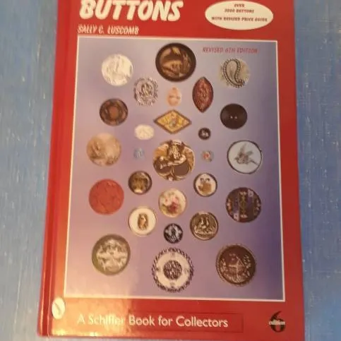 BN Collector's Encyclopedia Of Buttons photo 1