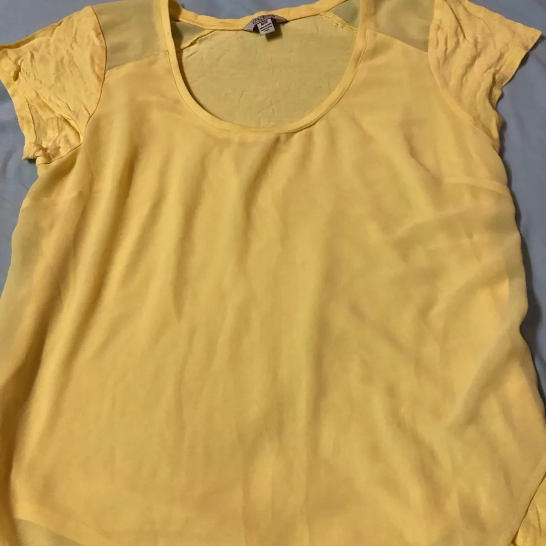 Yellow Guess Top photo 1