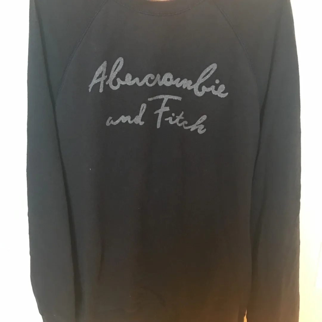 Abercrombie & Fitch Sweater - Women’s photo 1