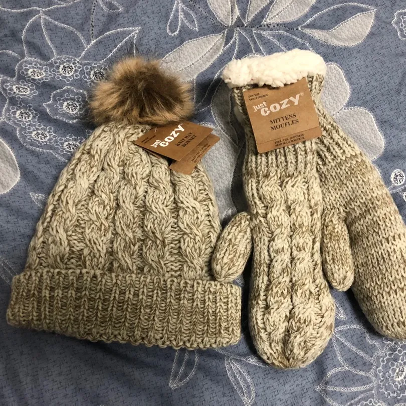 New Winter Hat And Mittens photo 1
