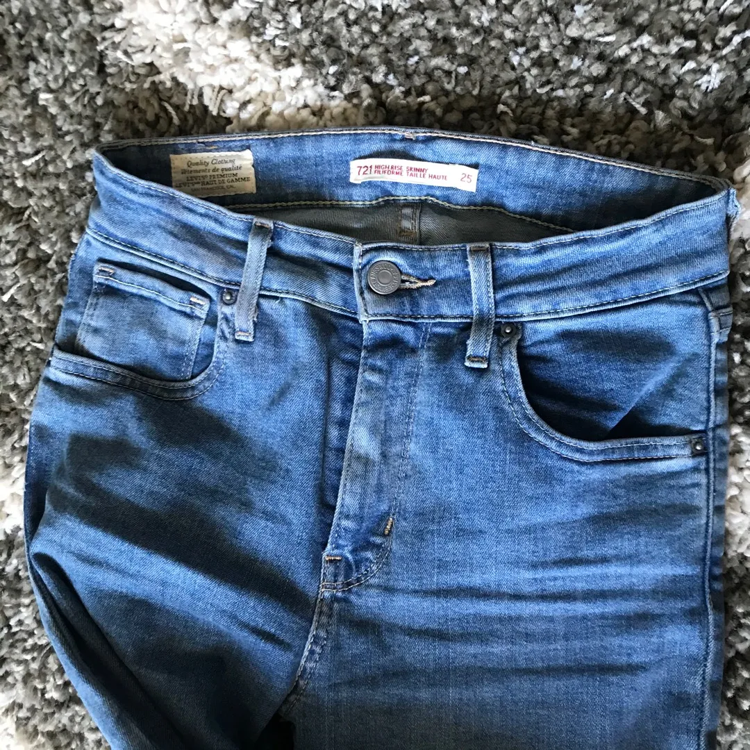 Levis High Rise Skinny photo 3