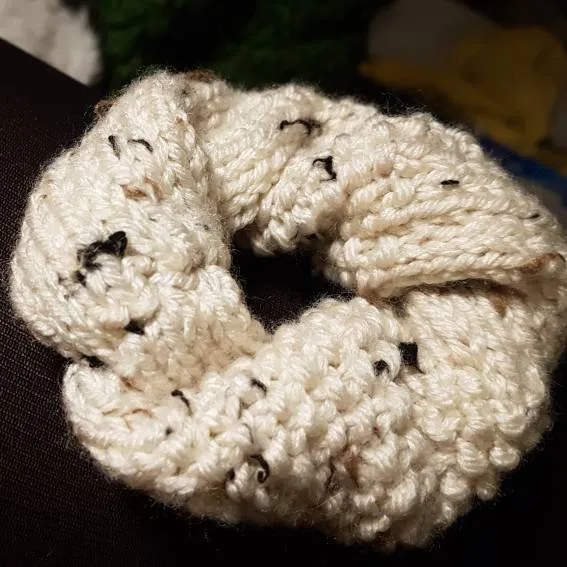 Knit Tweed Scrunchie photo 1