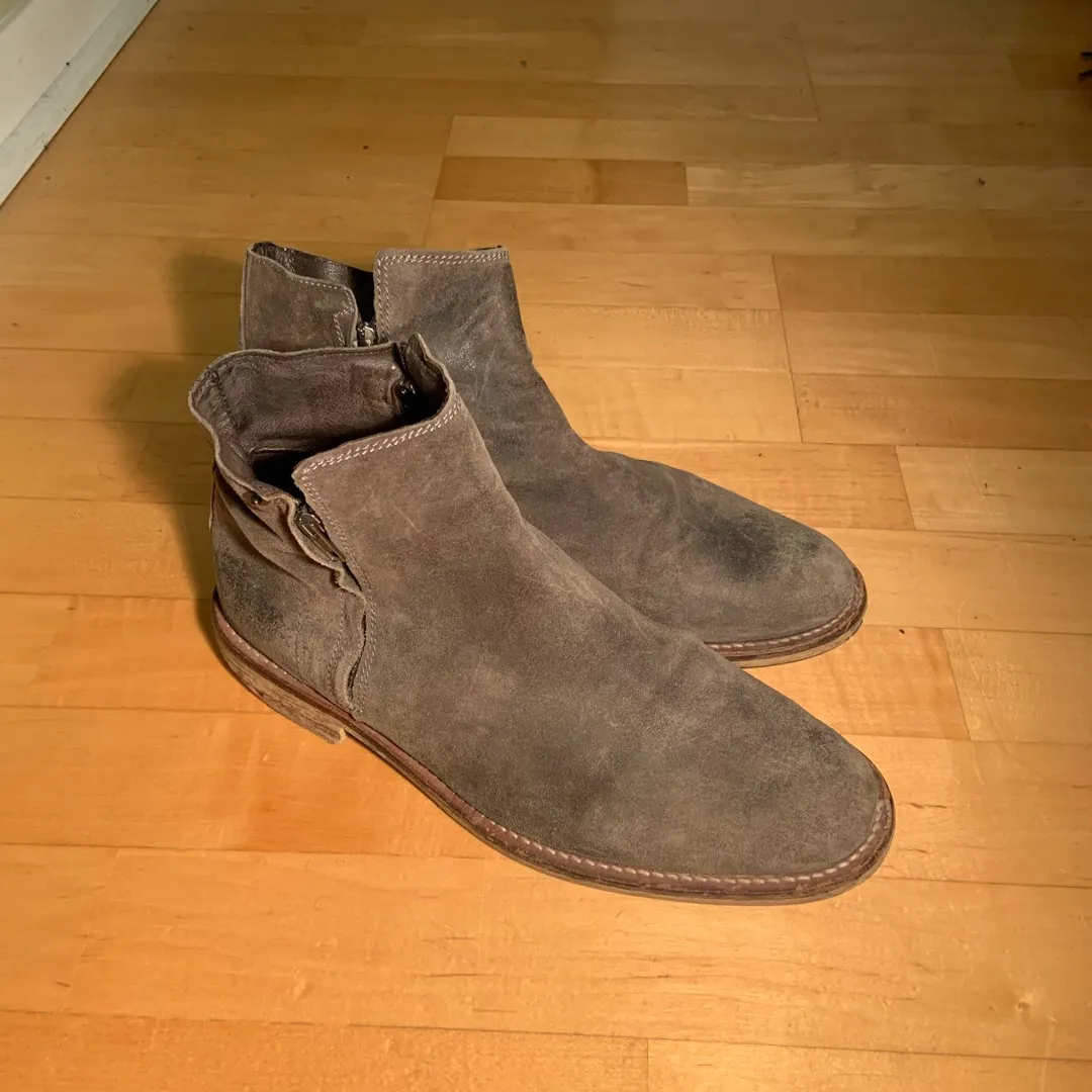 Grey Suede Chelsea Boots Size 10 photo 1