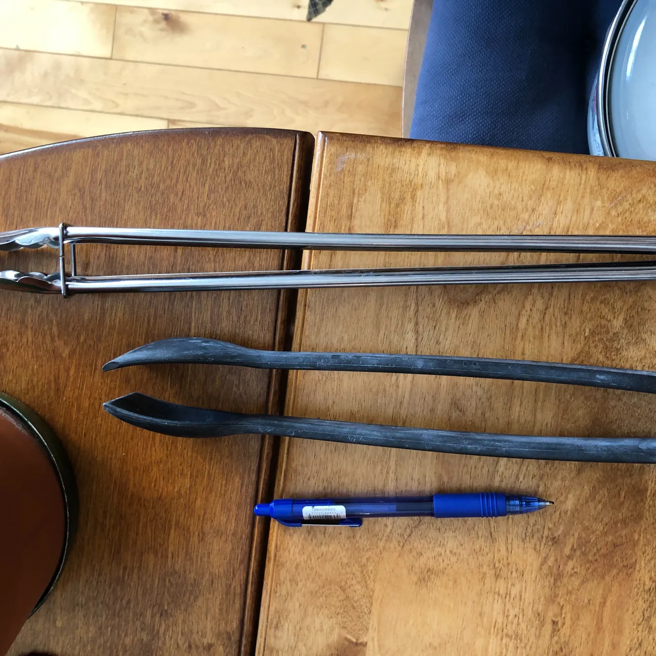 Two sets of tongs  photo 1