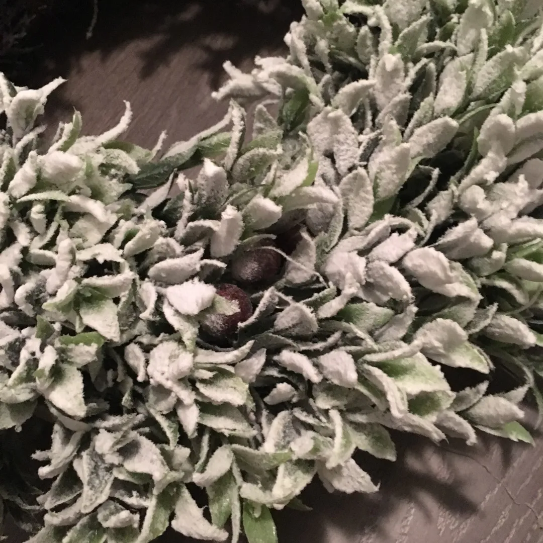 White Snowy Christmas Wreath photo 3