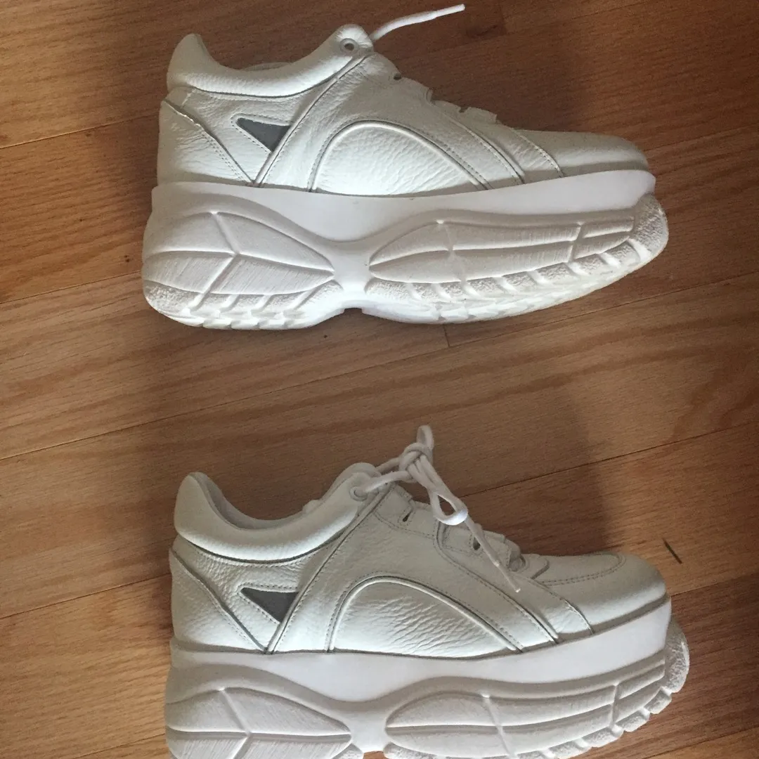 Size 8.5 White Platform Shoes photo 1