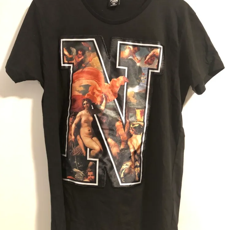 XL Thrifted Renaissance T-Shirt photo 1