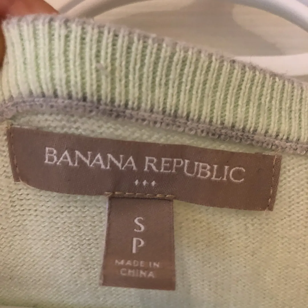 Banana Republic Casual Sweater photo 3