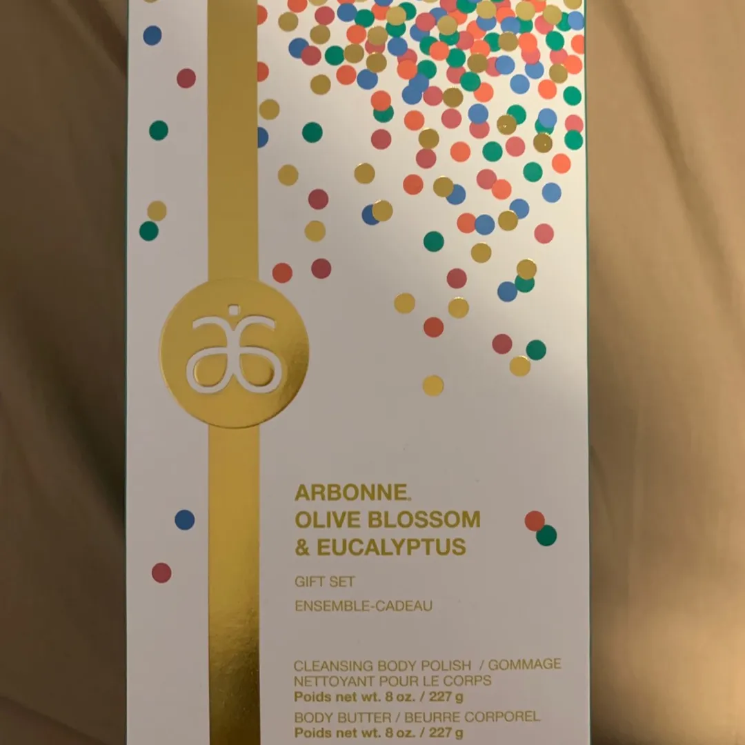 New Arbonne Skincare Gift Set photo 1