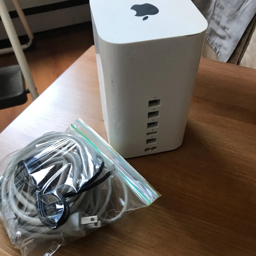 Apple Router photo 1