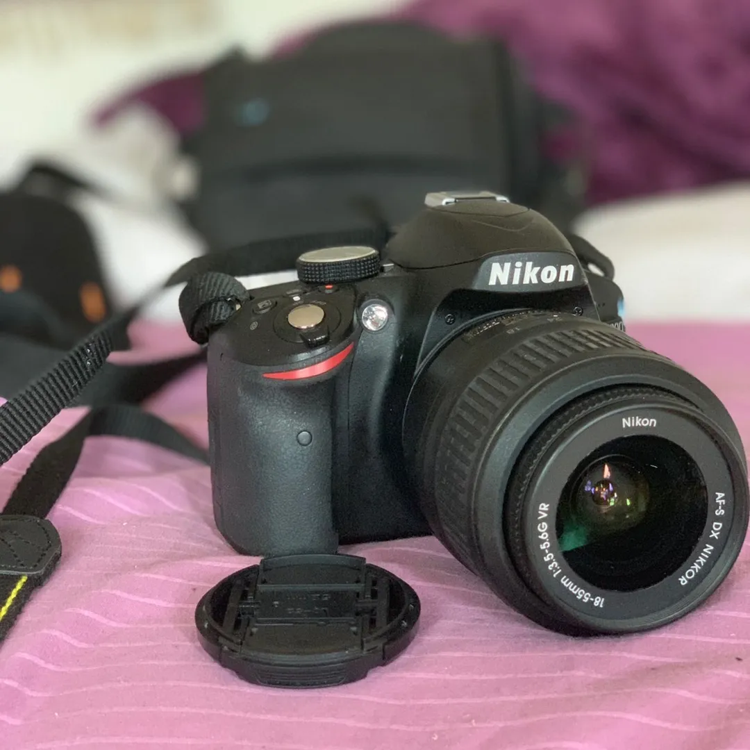 Nikon DS3200 w/ 18-55mm Lens And Black Case photo 1
