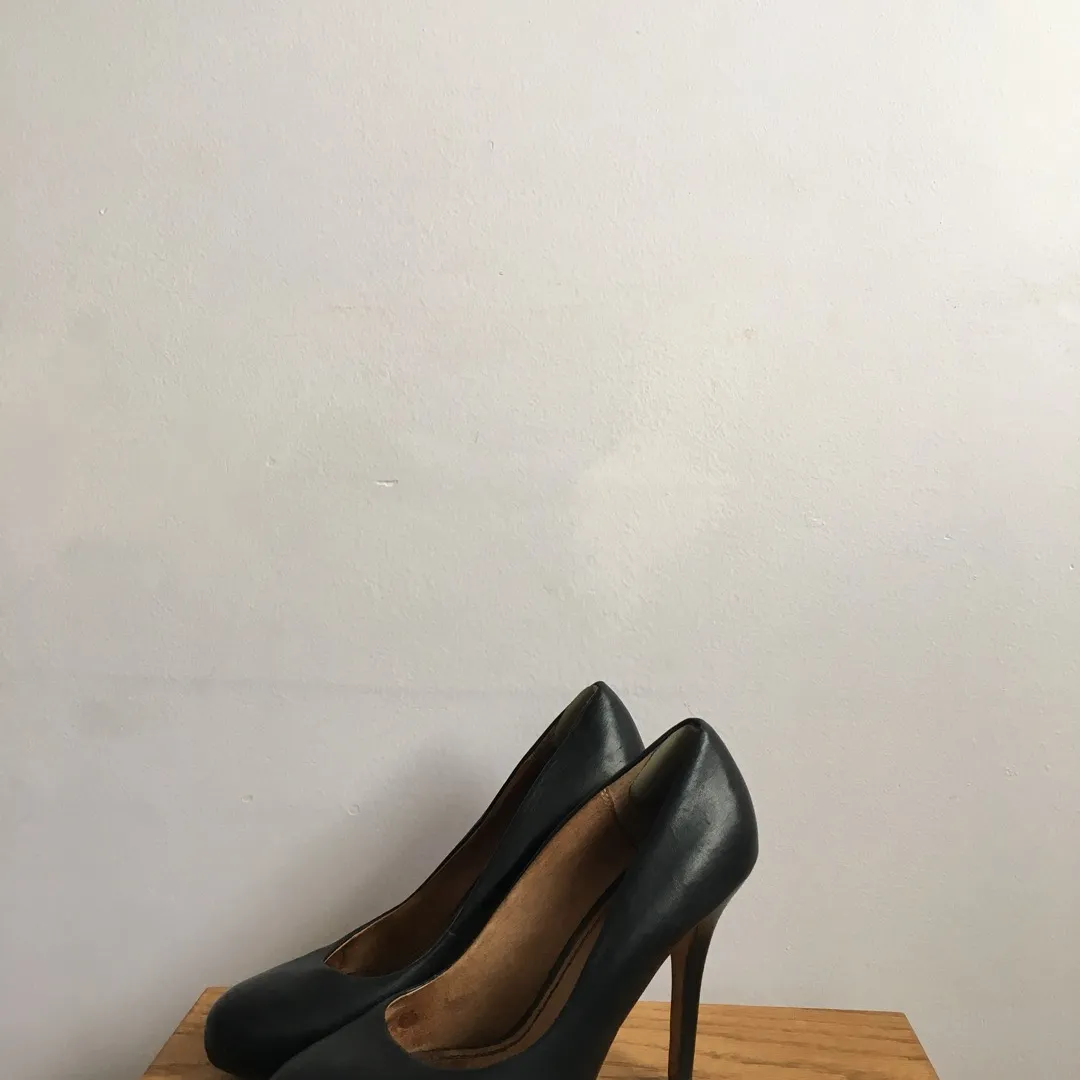 Black heels photo 3
