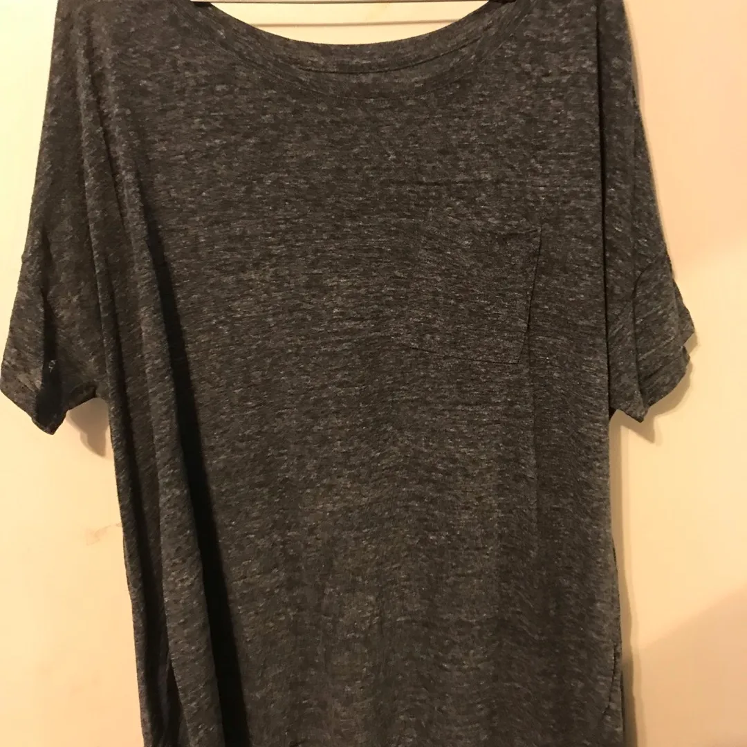 Old Navy Gray T-shirt With Pocket photo 1