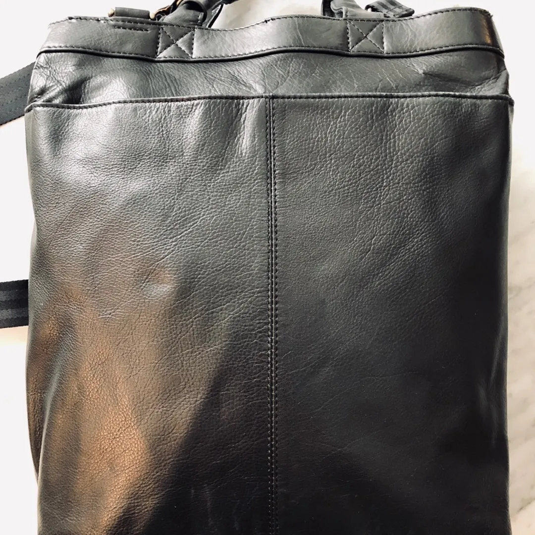 Danier Black Lambskin Laptop Bag - Excellent Condition! photo 4