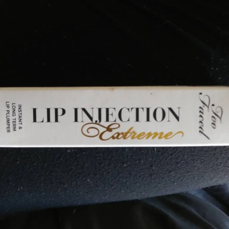 Too Faced Lip Injection photo 1