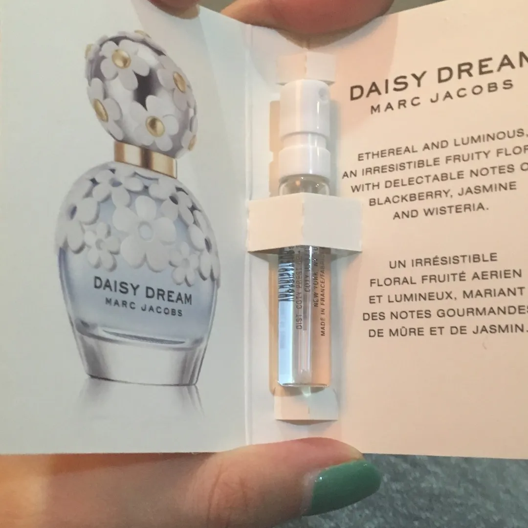 Marc Jacobs Daisy Dream Perfume Sample photo 3