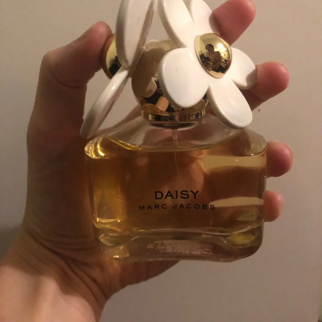 Marc Jacobs Daisy Perfume photo 1