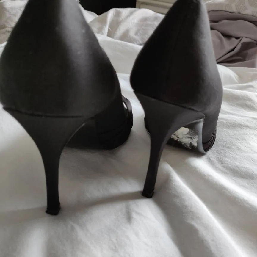 Free with Pickup ~ Black Pumps photo 4