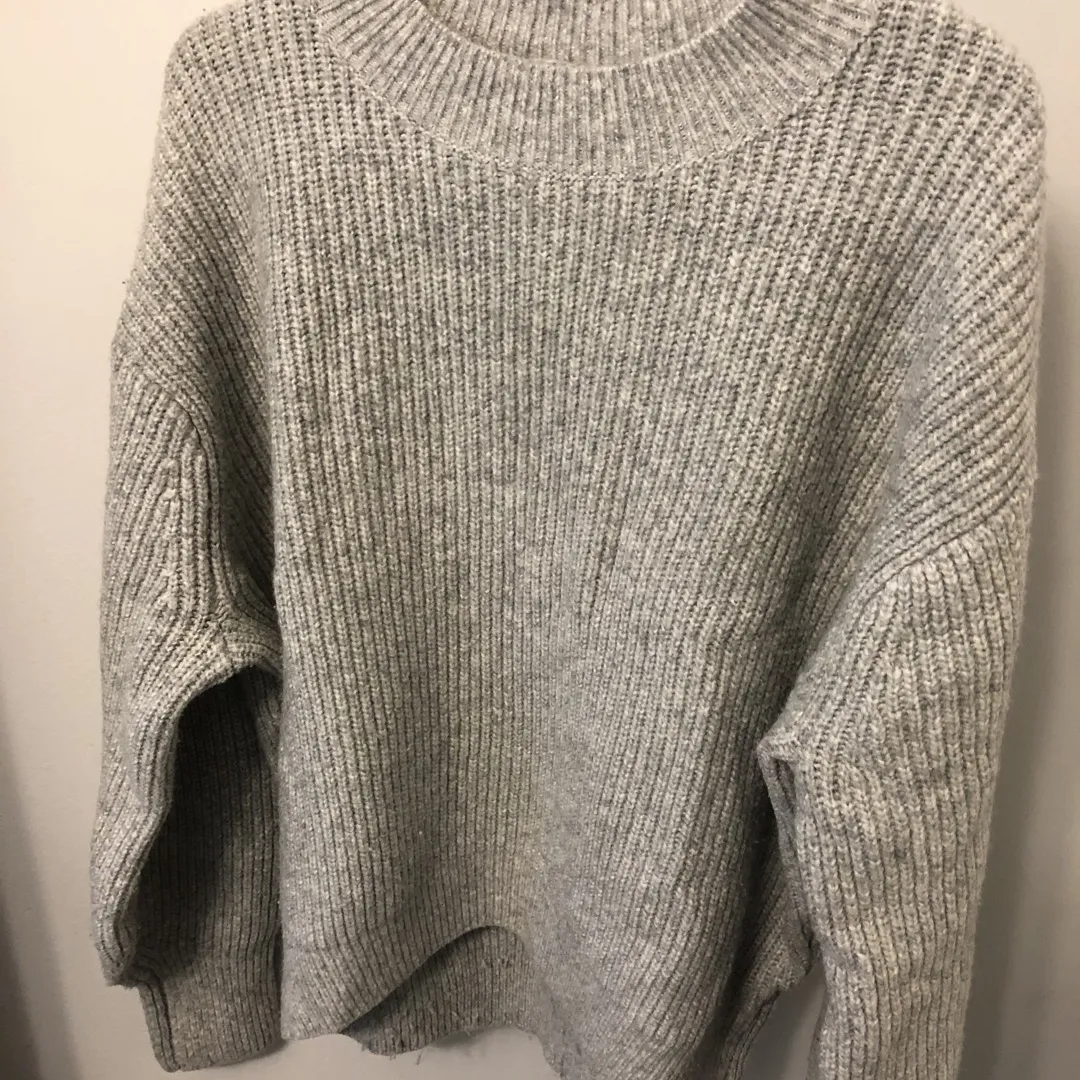 H&M Sweater (size M) photo 1