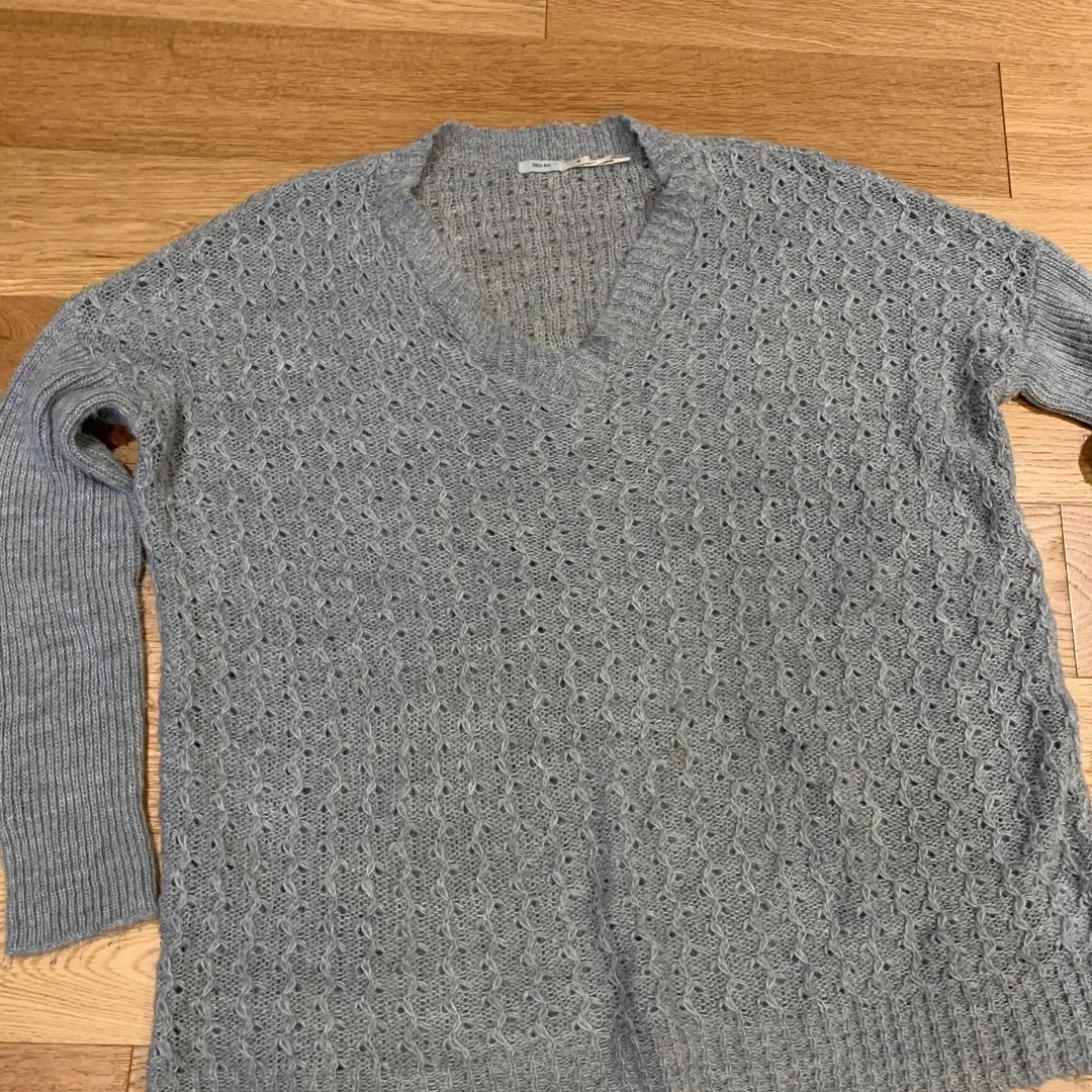 Kimchi Blue Women’s Sweater Medium photo 1