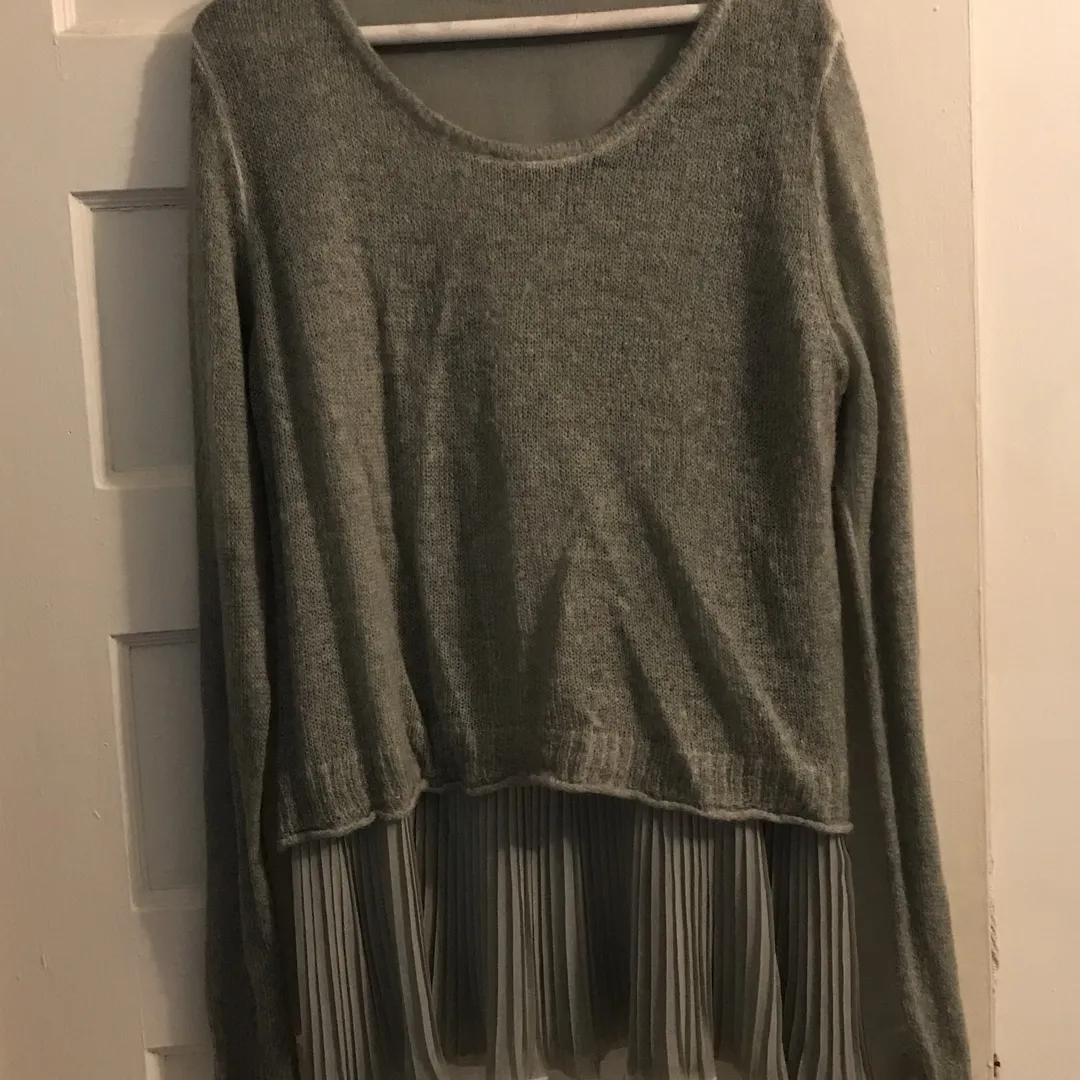 Grey Crepe-Edged Sweater photo 1