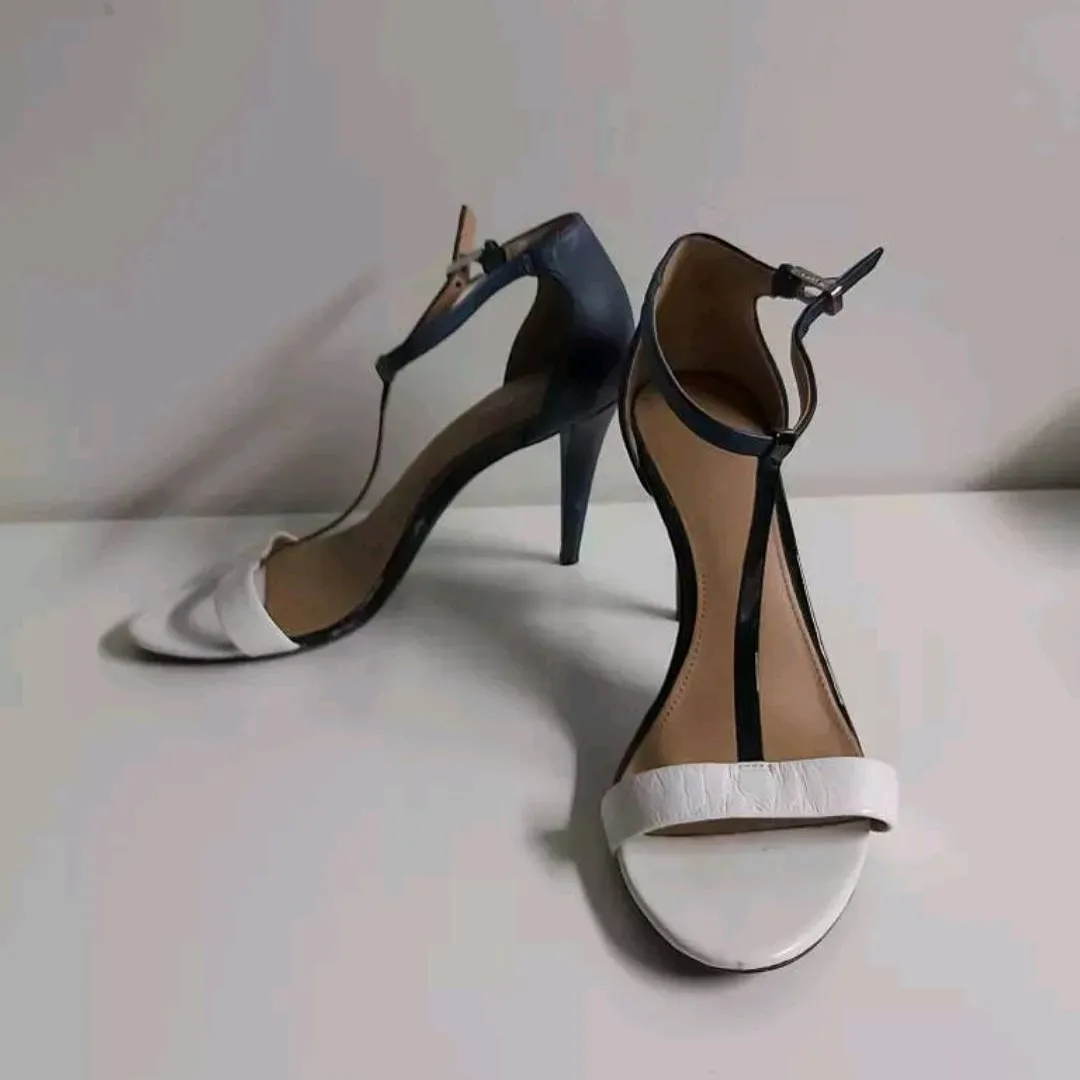 🤗FREE Calvin Klein white and navy blue heels photo 1