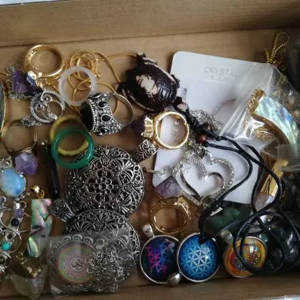 Bunch Of Necklaces With No Chain ( Some Of Them Have) photo 1