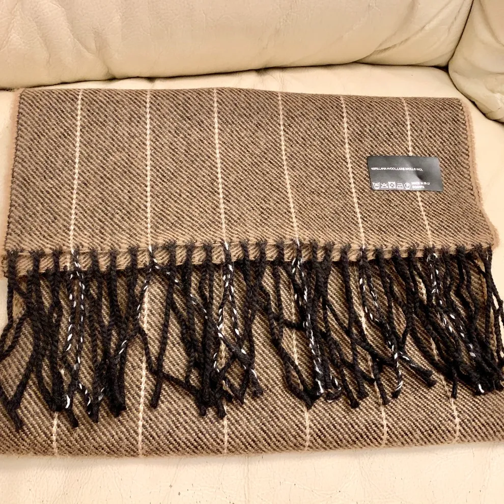 Made In Italy 100% Wool Scarf photo 1