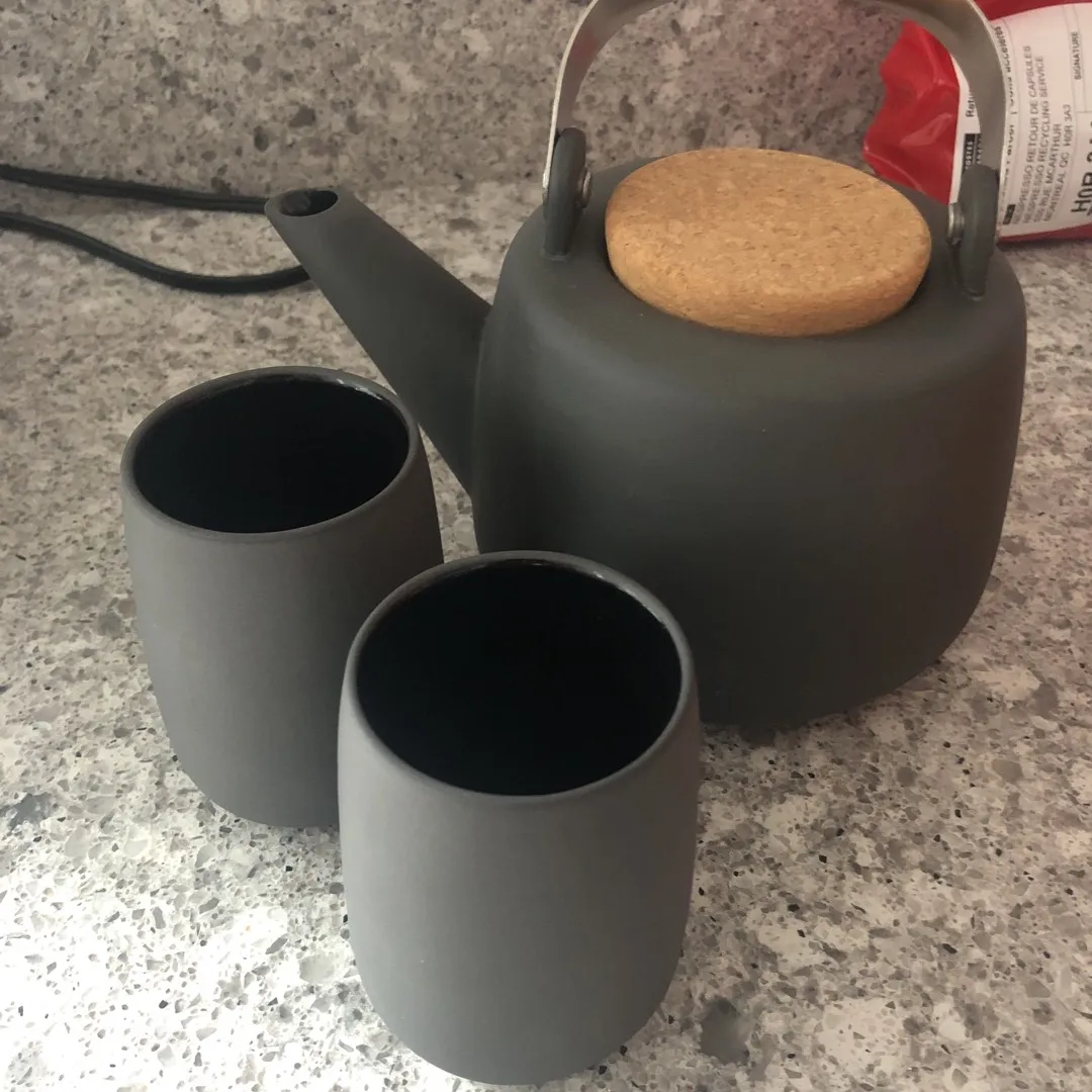Teapot + Teacups photo 1