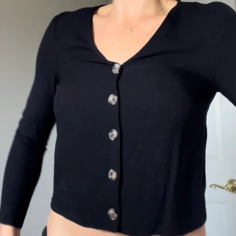 Black Button Cropped Long sleeve  photo 3