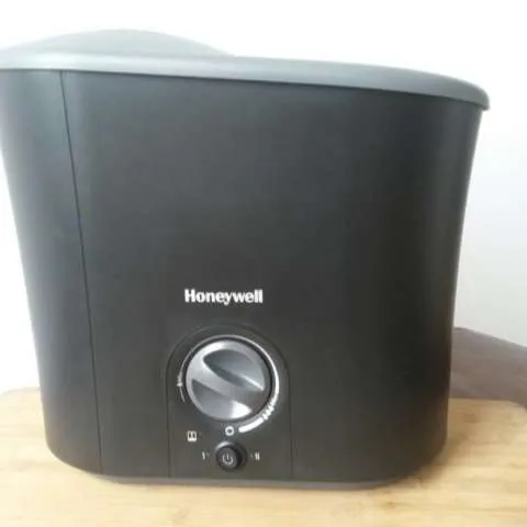 Honeywell Warm Air Humidifier (Does Large Rooms) photo 1
