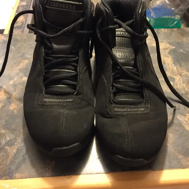 Men's 8.5 Converse Basketball Shoes photo 1