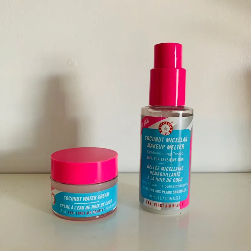 New First Aid Beauty Coconut Water Cream & Micellar Makeup Me... photo 1