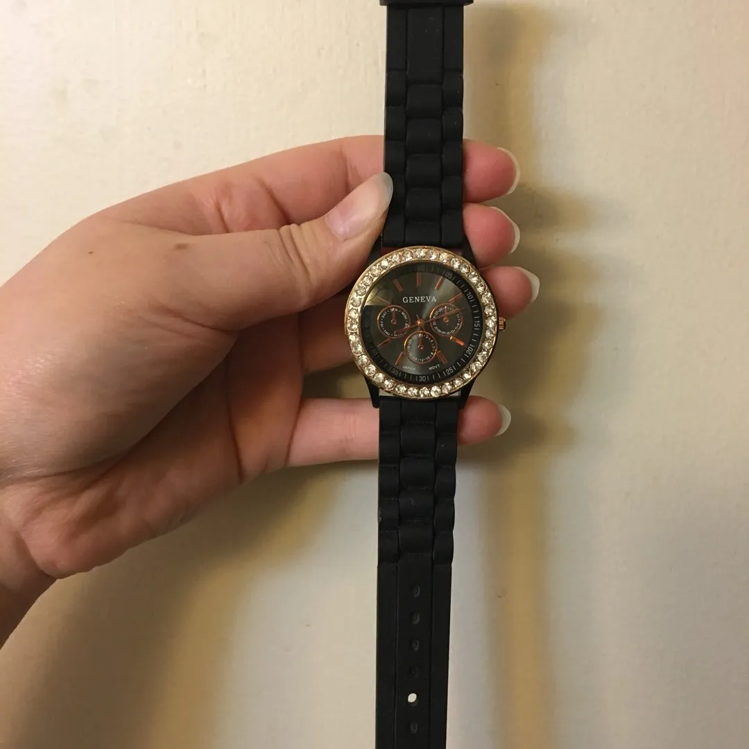 Watch With Silicone Band photo 3