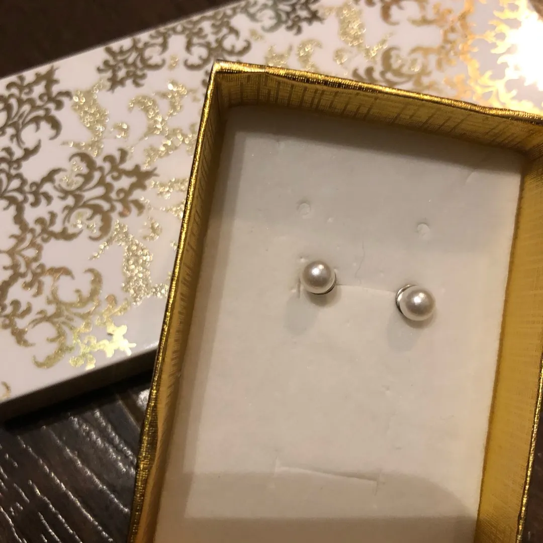 Pearl earrings photo 1