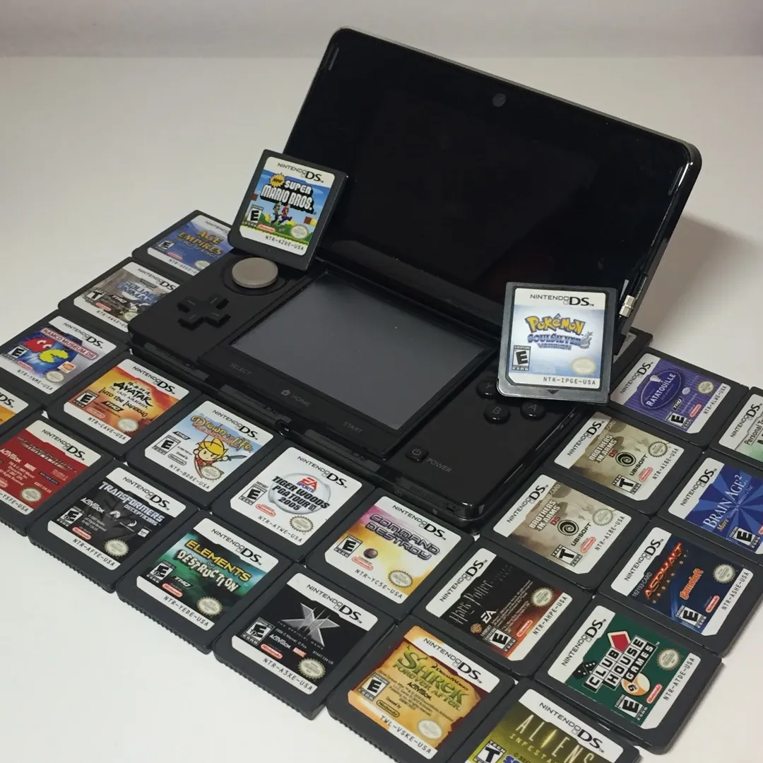 NINTENDO DS AND HELLA GAMES photo 3