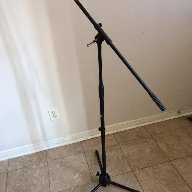 microphone stand photo 1
