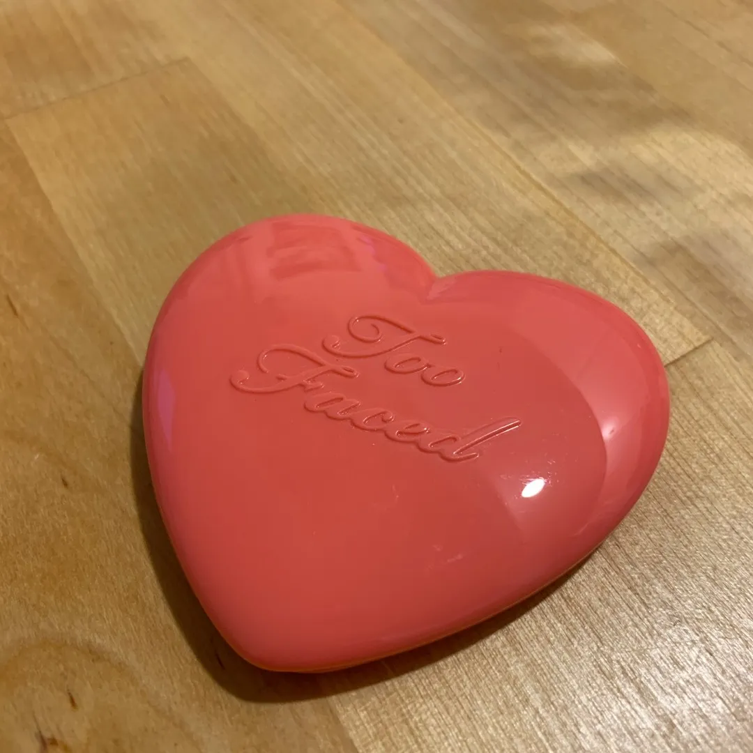 Too Faced blush - How deep is your love? photo 1