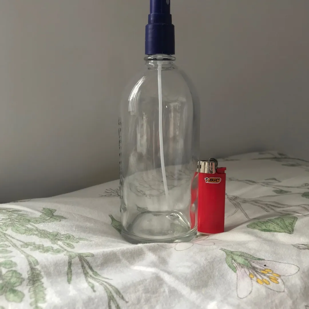 Glass spray bottle photo 1