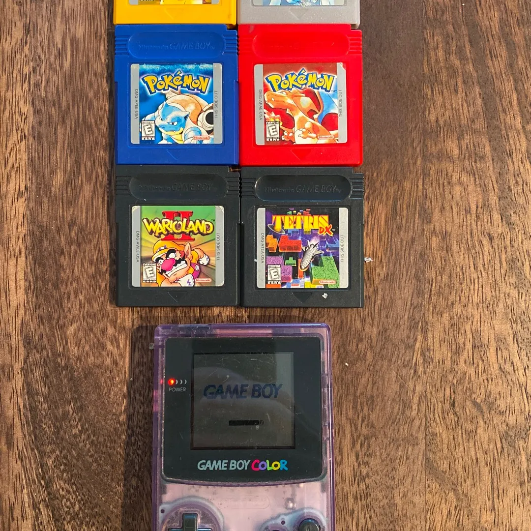 Game boy Colour With 4 Pokémon Games And More photo 1