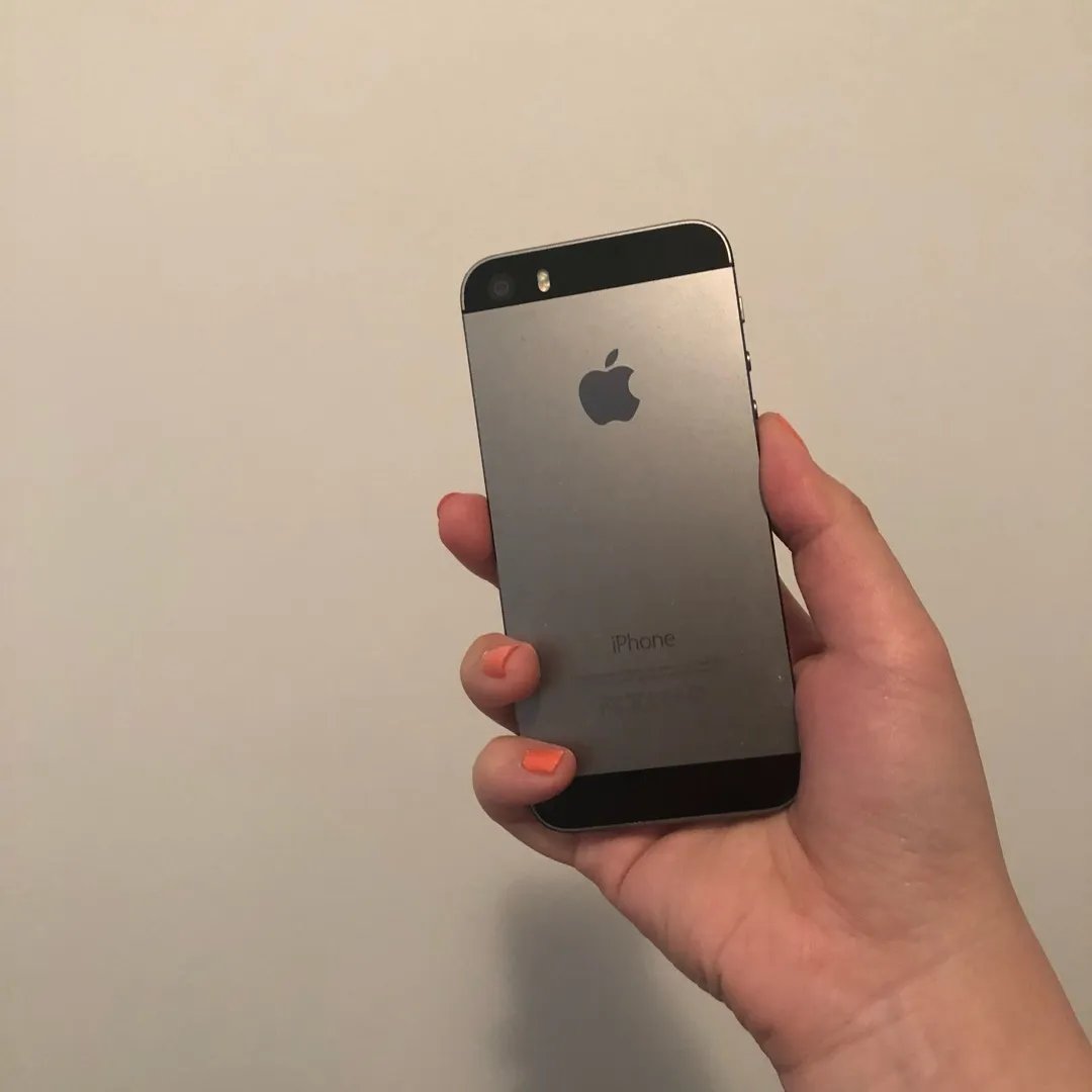 iPhone 5S 16GB - Mint Condition photo 3