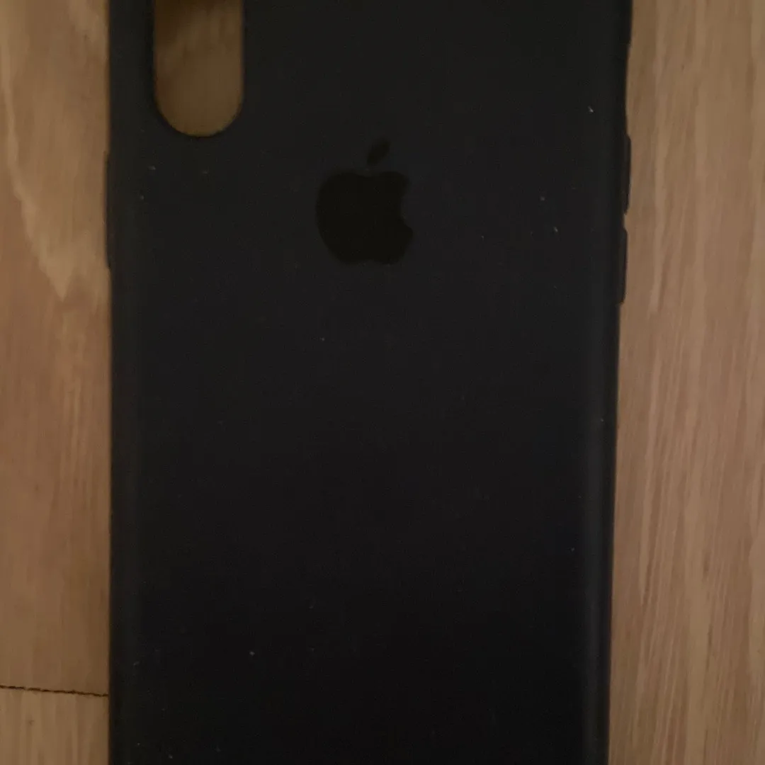 FREE With Any Trade - 2 IPhone 10 Cases From Apple Store photo 3