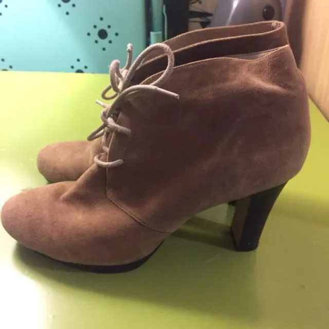 Boots- Size 10 photo 3