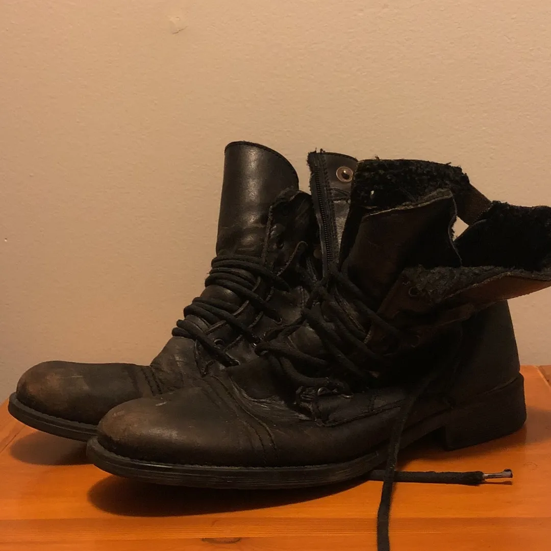 Men’s Black Leather Boots With Insulated Lining For Winter photo 1
